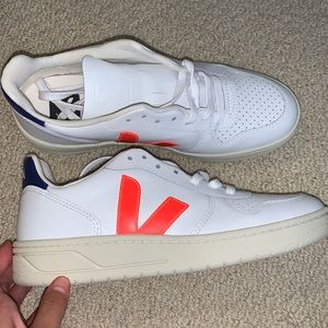 BRAND NEW Veja sneakers
